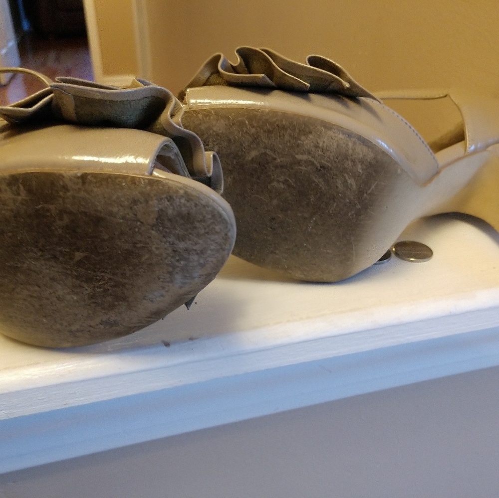 Shoes - Picture 3 of 4
